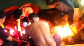 Keterangan foto: Tim BPBD Kuansing saat menemukan korban tenggelam yang terseret arus deras di Bendungan Pulau Lowe kabupaten Kuansing