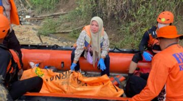 Rayendra Bocah 4 Tahun yang Hanyut di Batang Kuantan Ditemukan