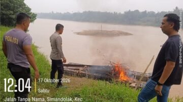 Polres Kuantan Singingi Tertibkan 3 Rakit Peti di Dua titik Lokasi