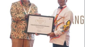 Pacu Jalur Antar Kuansing Raih Penghargaan Best Regency Destination Award 2026 di Bali