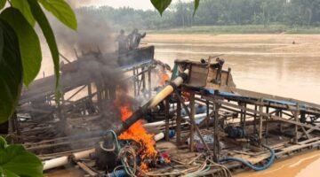 Polsek Cerenti Tertibkan 8 Rakit PETI di Sungai Batang Kuantan, Kecamatan Inuman