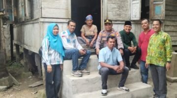 Jumat Berkah di Ketaping Jaya, Ketua DPD PPWI Riau dan Rekan Media Kecamatan Inuman Bagikan Sembako 