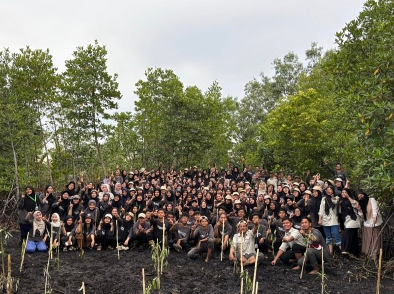 Aktivitas penghijauan atau pembelajaran lingkungan di Riau.